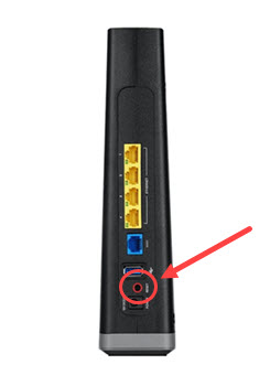 Vista trasera del C3510XZ en la que se ve el botón de restablecimiento
